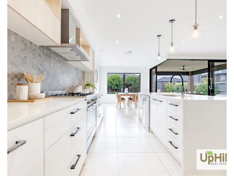 245 Heather Grove, Clyde North VIC 3978