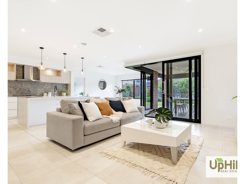 245 Heather Grove, Clyde North VIC 3978