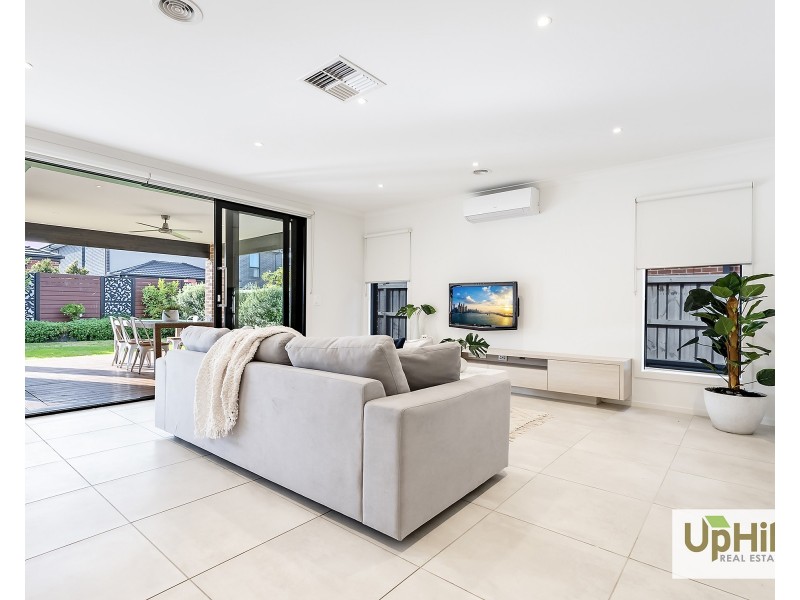 245 Heather Grove, Clyde North VIC 3978