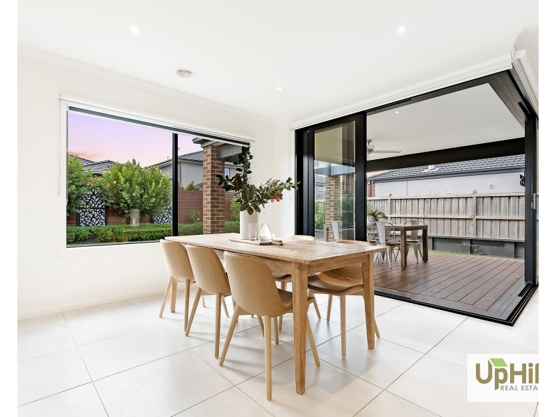 245 Heather Grove, Clyde North VIC 3978