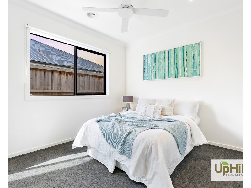 245 Heather Grove, Clyde North VIC 3978