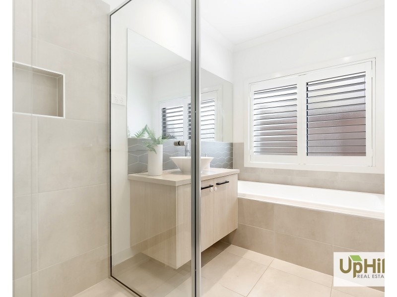 245 Heather Grove, Clyde North VIC 3978