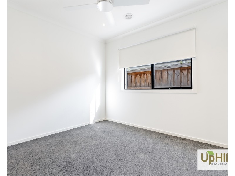 245 Heather Grove, Clyde North VIC 3978