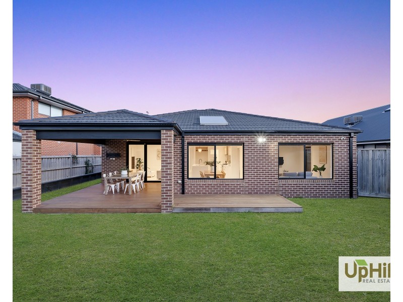 245 Heather Grove, Clyde North VIC 3978