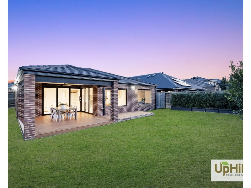 245 Heather Grove, Clyde North VIC 3978