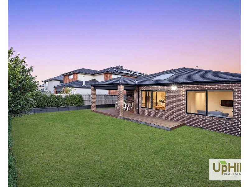 245 Heather Grove, Clyde North VIC 3978