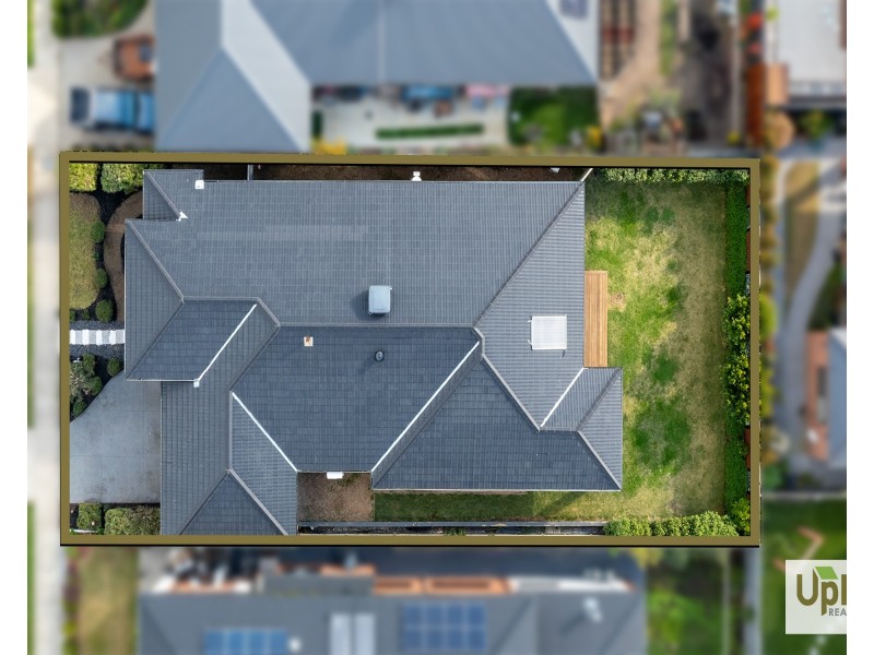 245 Heather Grove, Clyde North VIC 3978