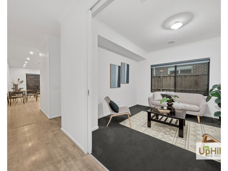 17 Gilcambon Way, Clyde North VIC 3978