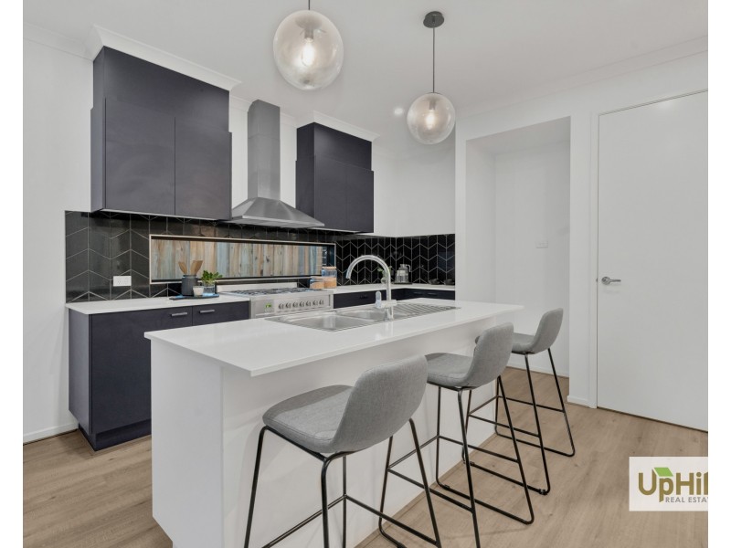 17 Gilcambon Way, Clyde North VIC 3978