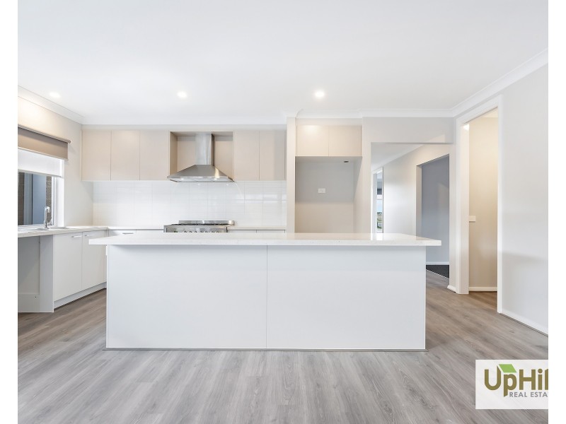 1 Clelland Way, Clyde North VIC 3978