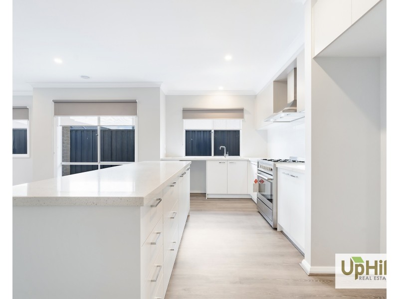 1 Clelland Way, Clyde North VIC 3978