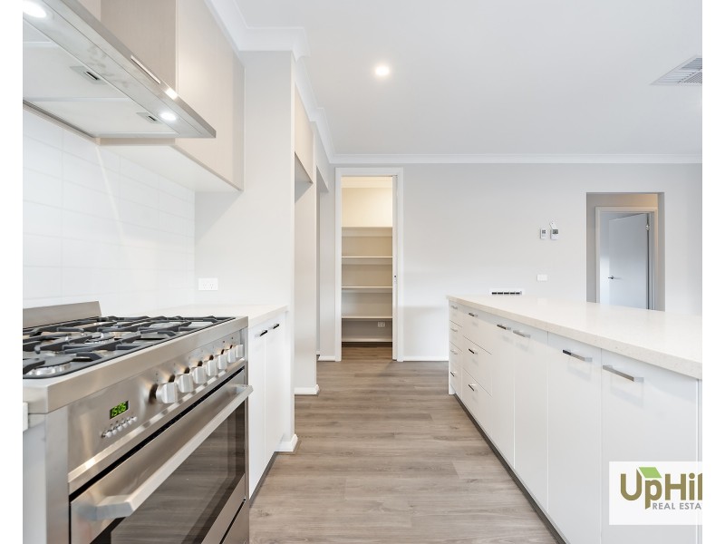 1 Clelland Way, Clyde North VIC 3978