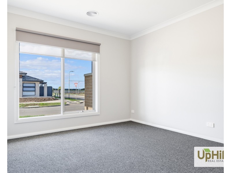 1 Clelland Way, Clyde North VIC 3978