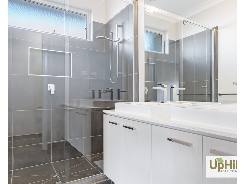 1 Clelland Way, Clyde North VIC 3978