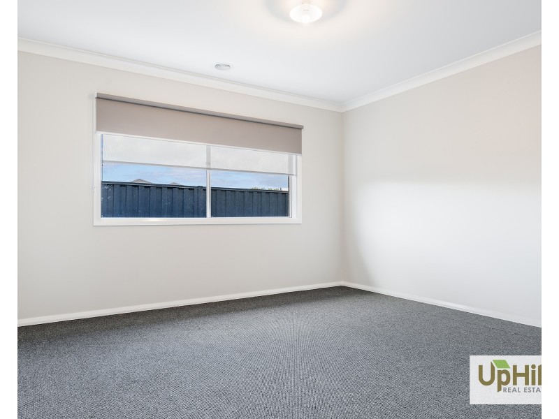 1 Clelland Way, Clyde North VIC 3978