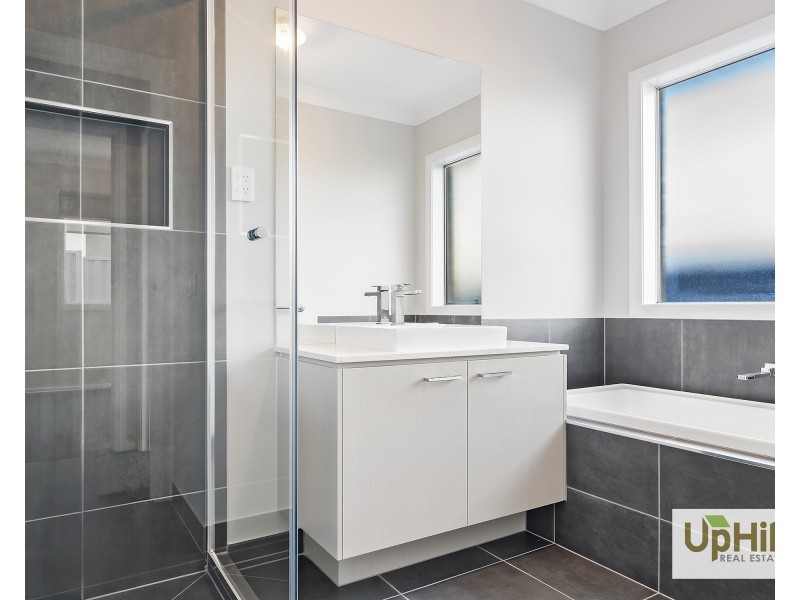 1 Clelland Way, Clyde North VIC 3978