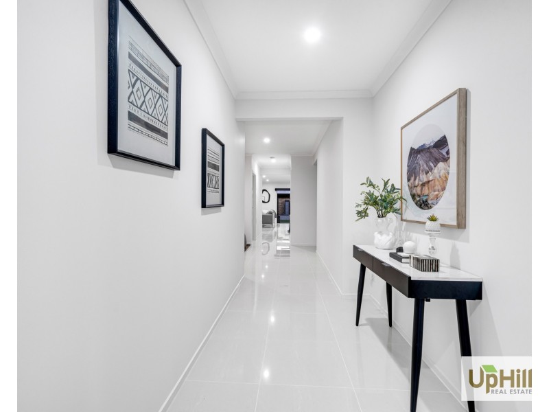 5 Fazeley Close, Clyde North VIC 3978