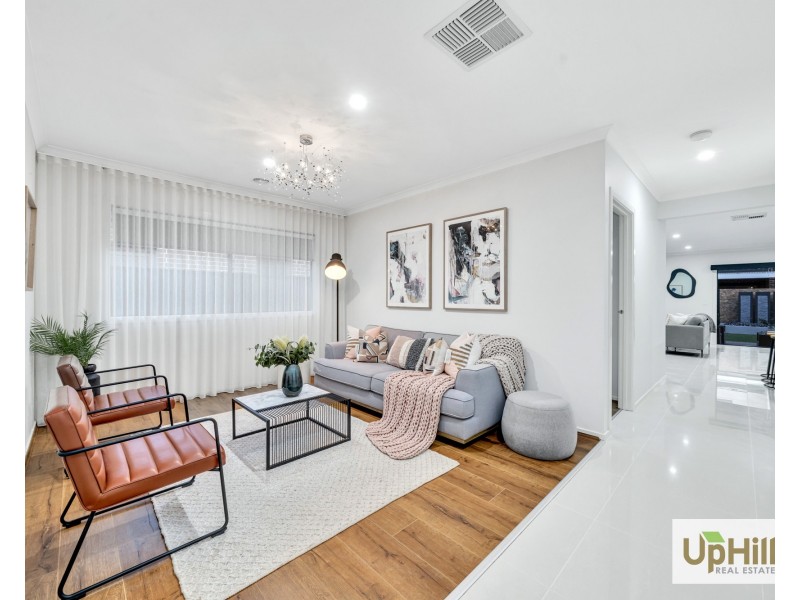 5 Fazeley Close, Clyde North VIC 3978