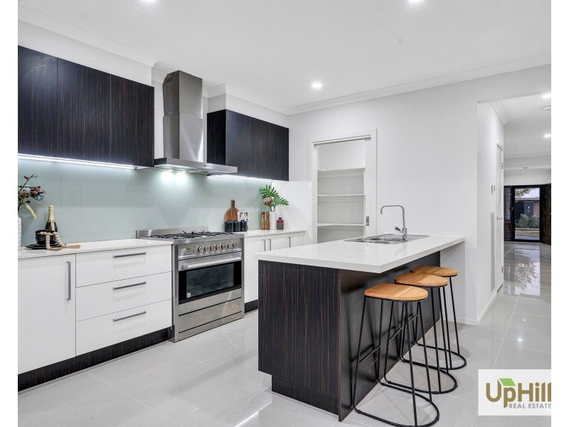 5 Fazeley Close, Clyde North VIC 3978