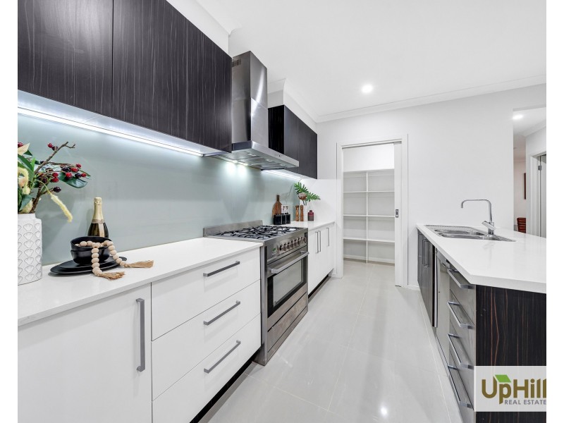 5 Fazeley Close, Clyde North VIC 3978