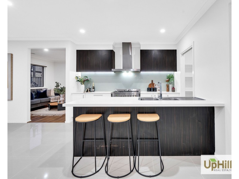 5 Fazeley Close, Clyde North VIC 3978