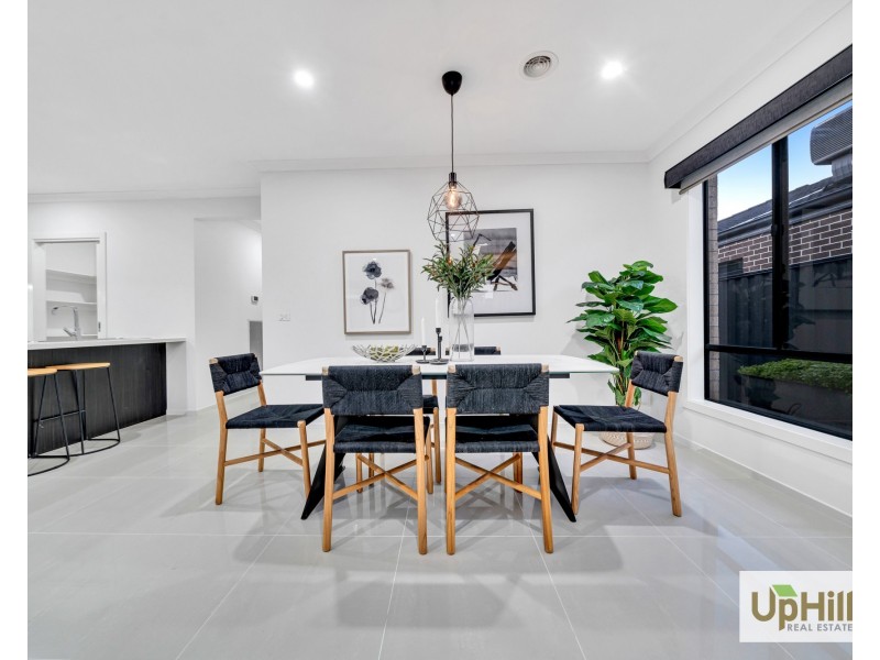 5 Fazeley Close, Clyde North VIC 3978