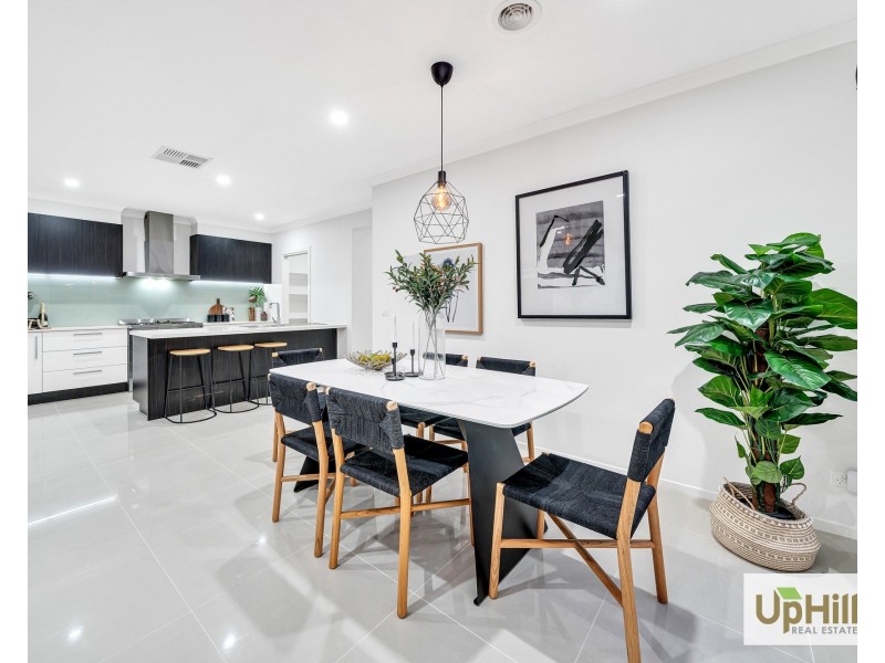 5 Fazeley Close, Clyde North VIC 3978