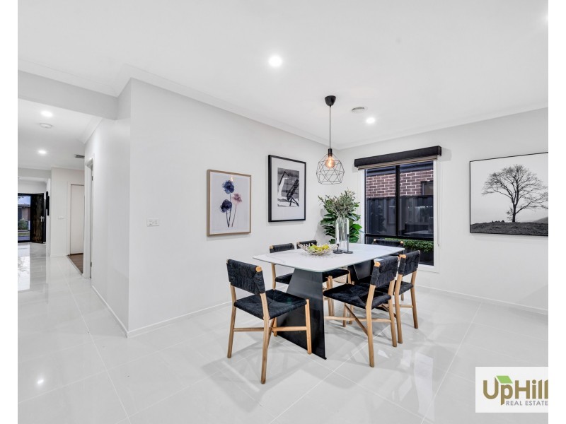 5 Fazeley Close, Clyde North VIC 3978