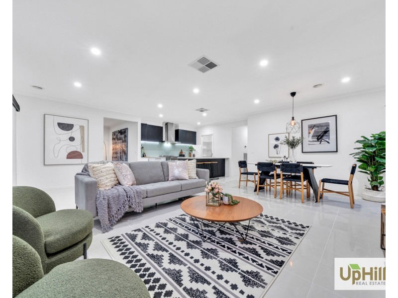 5 Fazeley Close, Clyde North VIC 3978