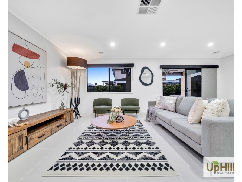 5 Fazeley Close, Clyde North VIC 3978