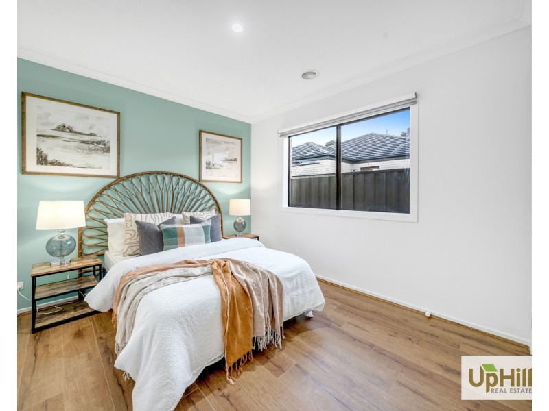 5 Fazeley Close, Clyde North VIC 3978