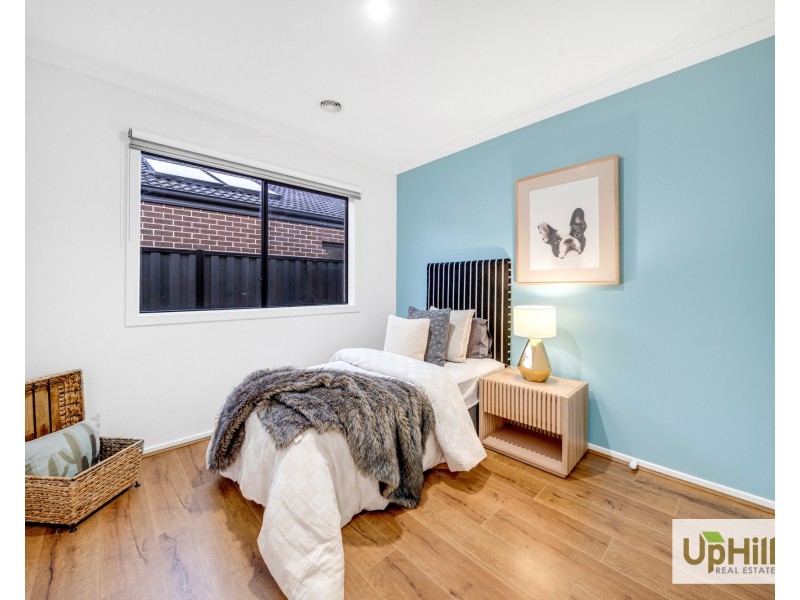 5 Fazeley Close, Clyde North VIC 3978