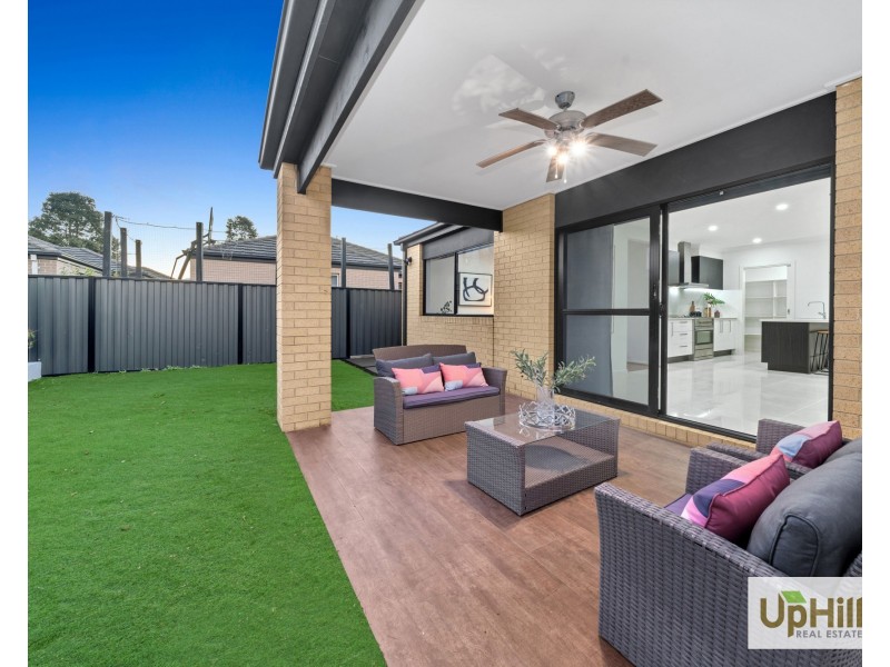 5 Fazeley Close, Clyde North VIC 3978