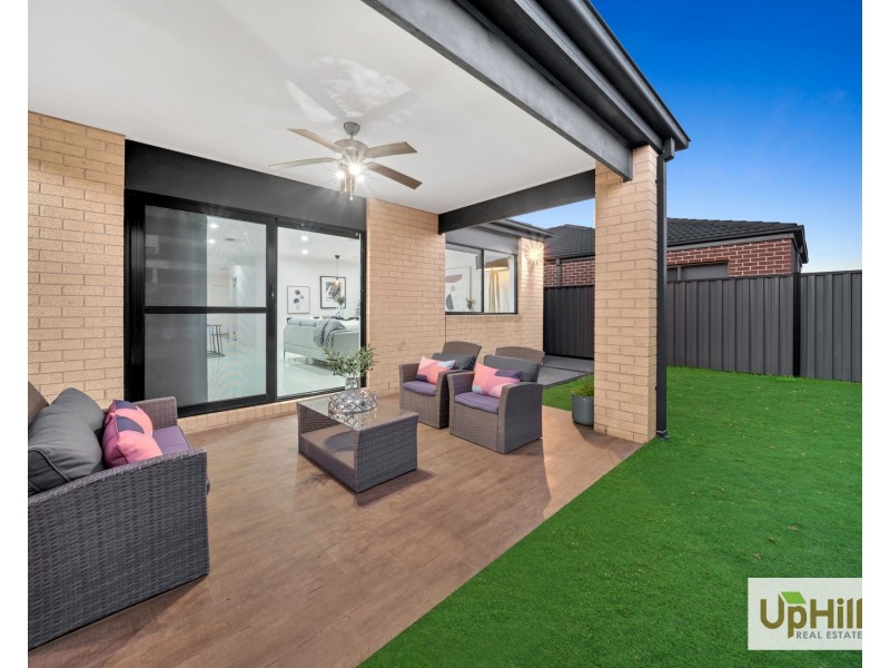 5 Fazeley Close, Clyde North VIC 3978