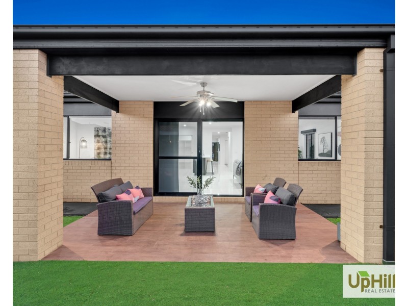 5 Fazeley Close, Clyde North VIC 3978