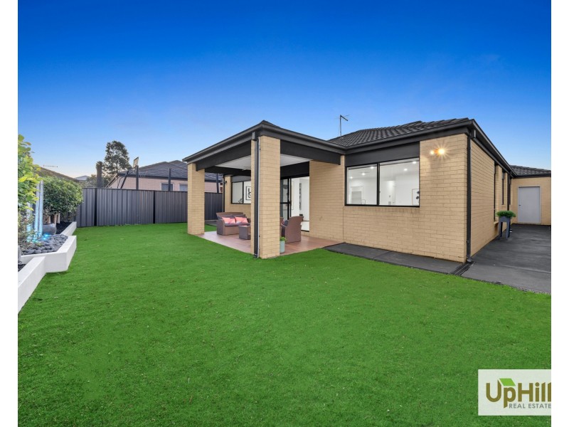 5 Fazeley Close, Clyde North VIC 3978