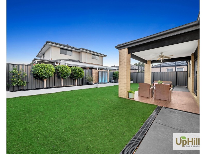 5 Fazeley Close, Clyde North VIC 3978