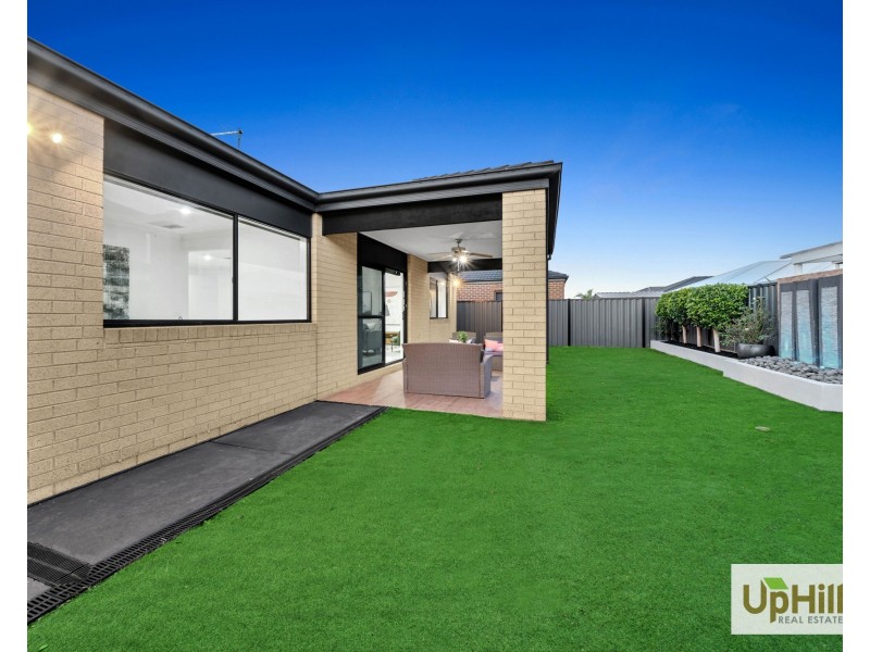 5 Fazeley Close, Clyde North VIC 3978