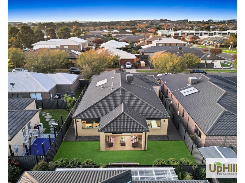 5 Fazeley Close, Clyde North VIC 3978