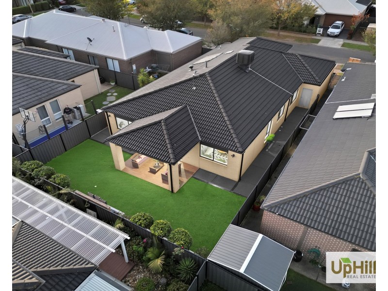 5 Fazeley Close, Clyde North VIC 3978