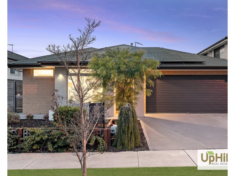 9 Leghorn Way, Clyde North VIC 3978