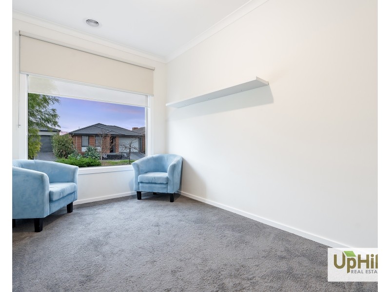 9 Leghorn Way, Clyde North VIC 3978