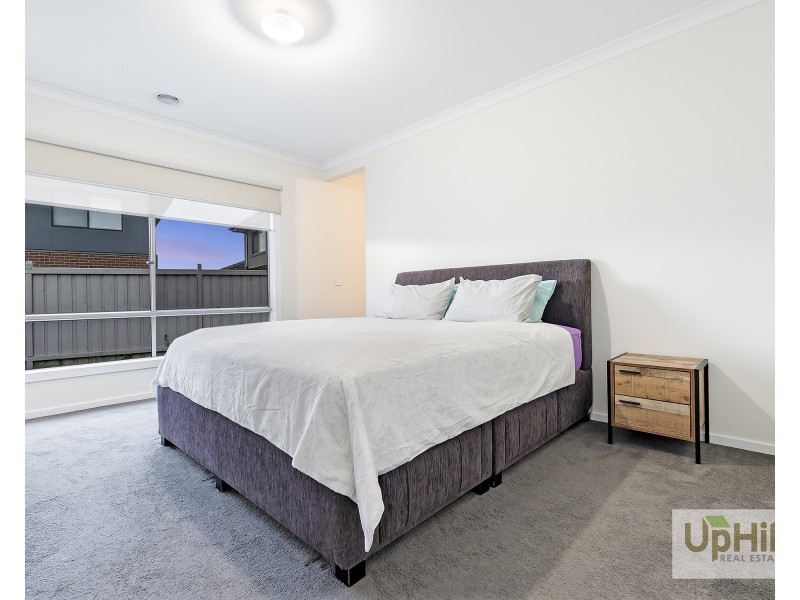 9 Leghorn Way, Clyde North VIC 3978