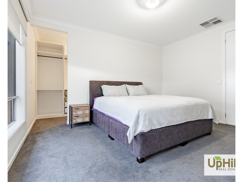 9 Leghorn Way, Clyde North VIC 3978