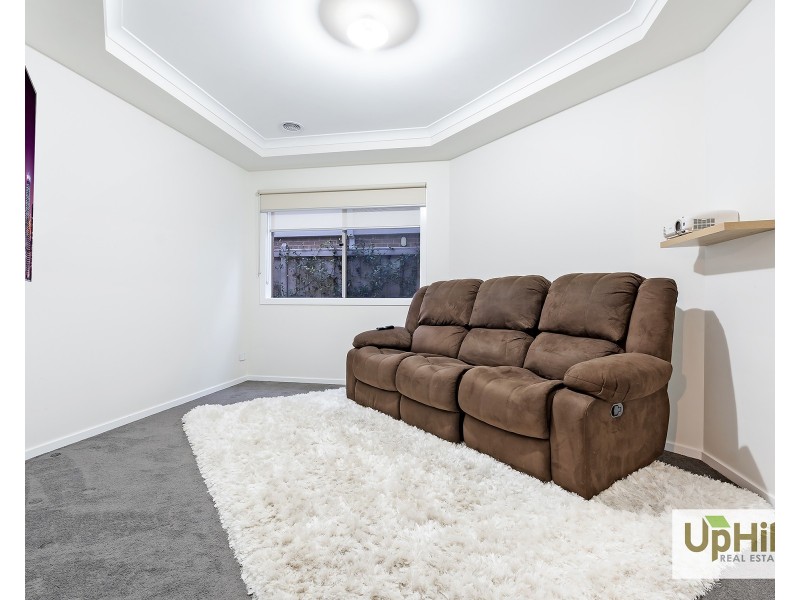 9 Leghorn Way, Clyde North VIC 3978