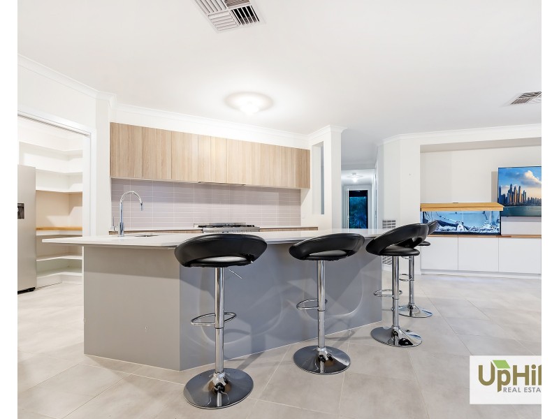 9 Leghorn Way, Clyde North VIC 3978