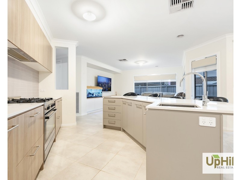 9 Leghorn Way, Clyde North VIC 3978