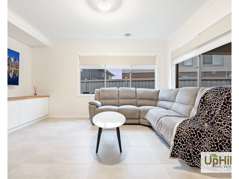 9 Leghorn Way, Clyde North VIC 3978