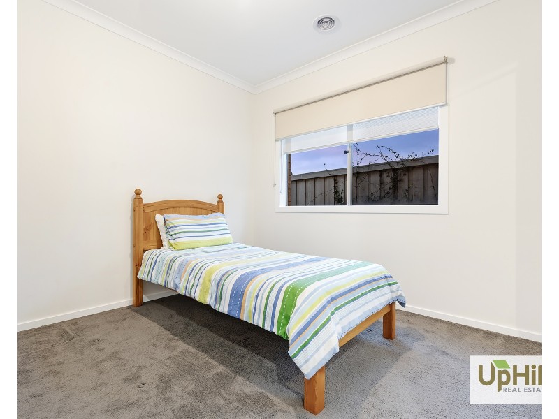 9 Leghorn Way, Clyde North VIC 3978