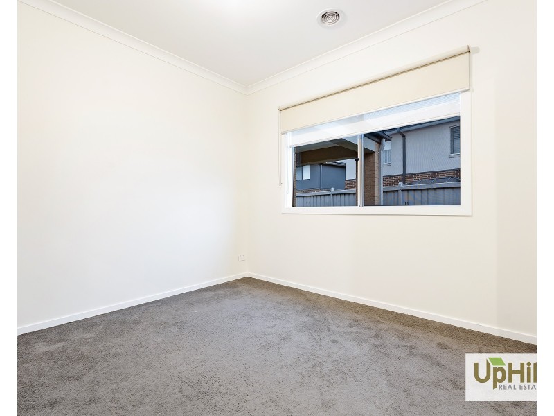 9 Leghorn Way, Clyde North VIC 3978